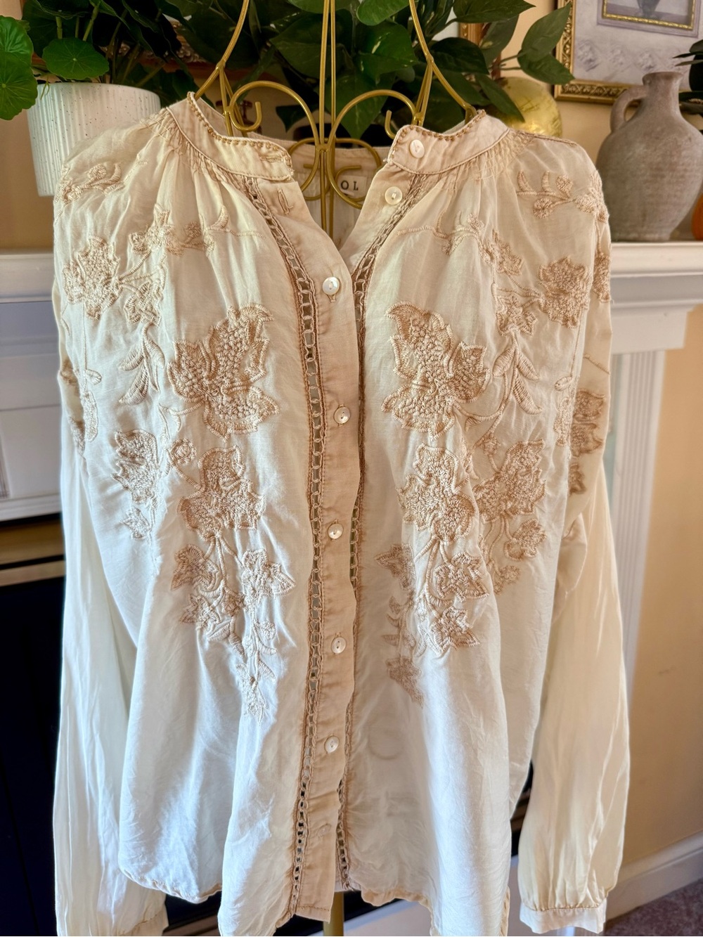 POL Embroidered Boho Button-Front Top - Cream EXQUISITE EMBROIDERY MED